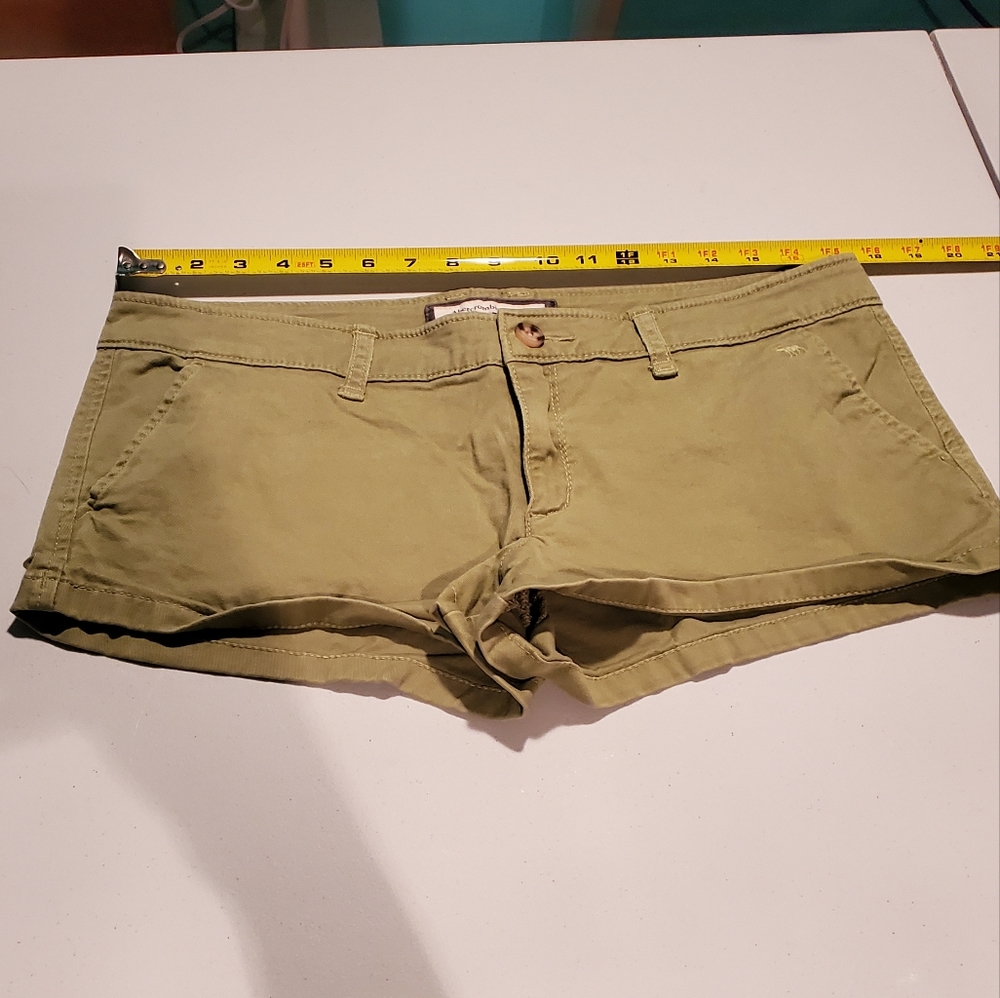 Abercrombie & Fitch Green Stretch Shorts Size 12